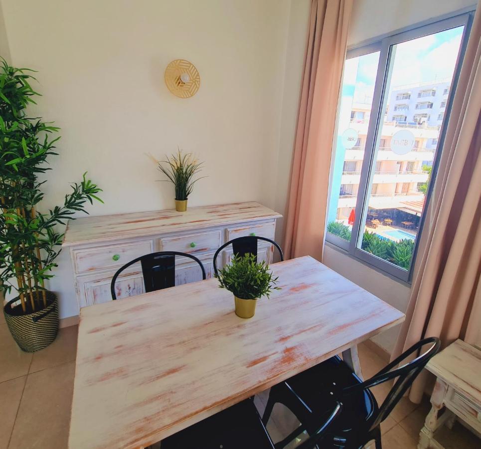 Tabbu Ibiza Apartments Playa d'en Bossa Bagian luar foto