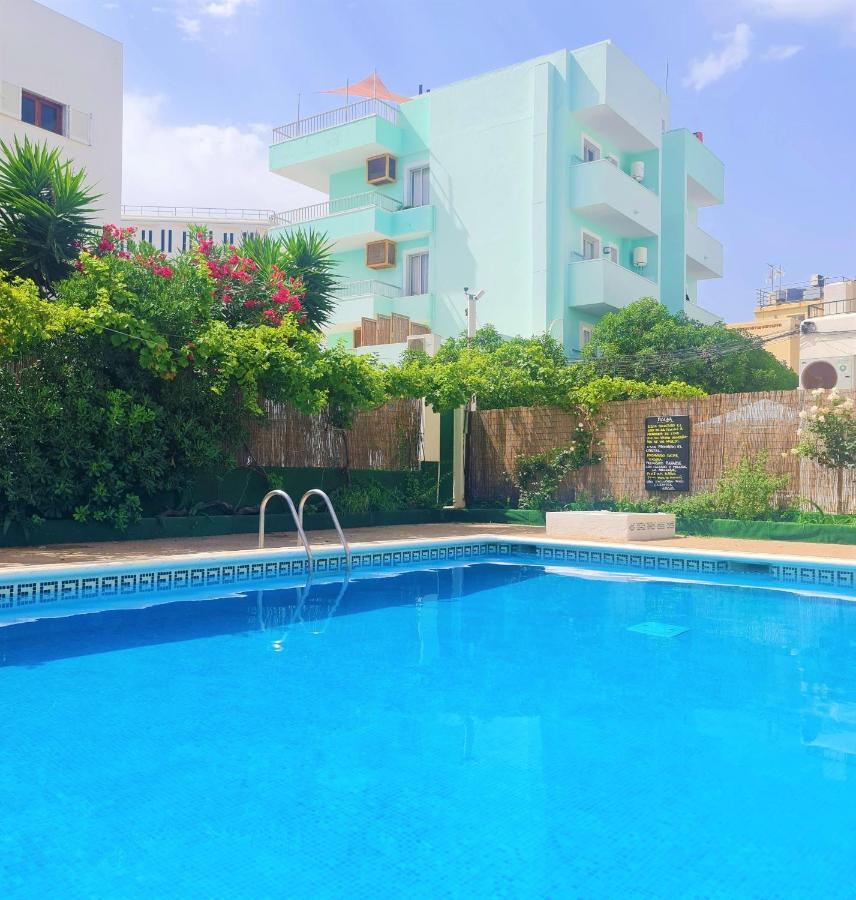 Tabbu Ibiza Apartments Playa d'en Bossa Bagian luar foto