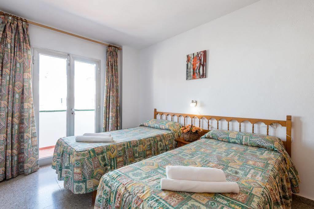 Tabbu Ibiza Apartments Playa d'en Bossa Bagian luar foto