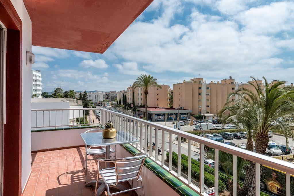 Tabbu Ibiza Apartments Playa d'en Bossa Bagian luar foto