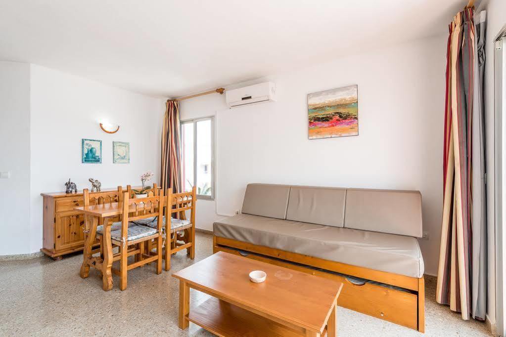 Tabbu Ibiza Apartments Playa d'en Bossa Bagian luar foto
